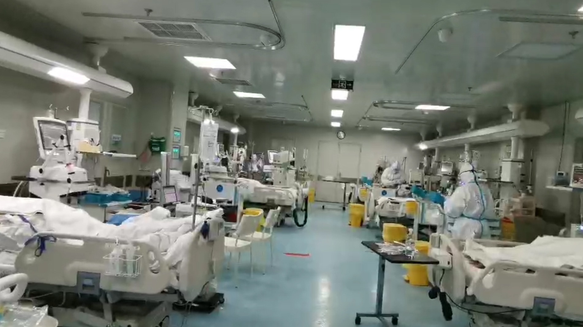 武汉重症监护室护士：护理一个肺炎病人需2-3小时